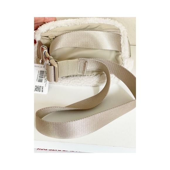 NWT lululemon everywhere fleece belt bag - Picture 6 of 7